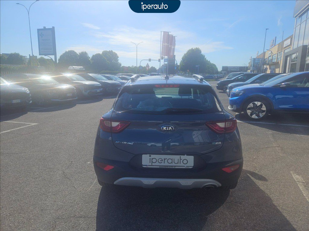 https://cdn-sm.caraffinity.it/images/vehicles/4736975/5/large