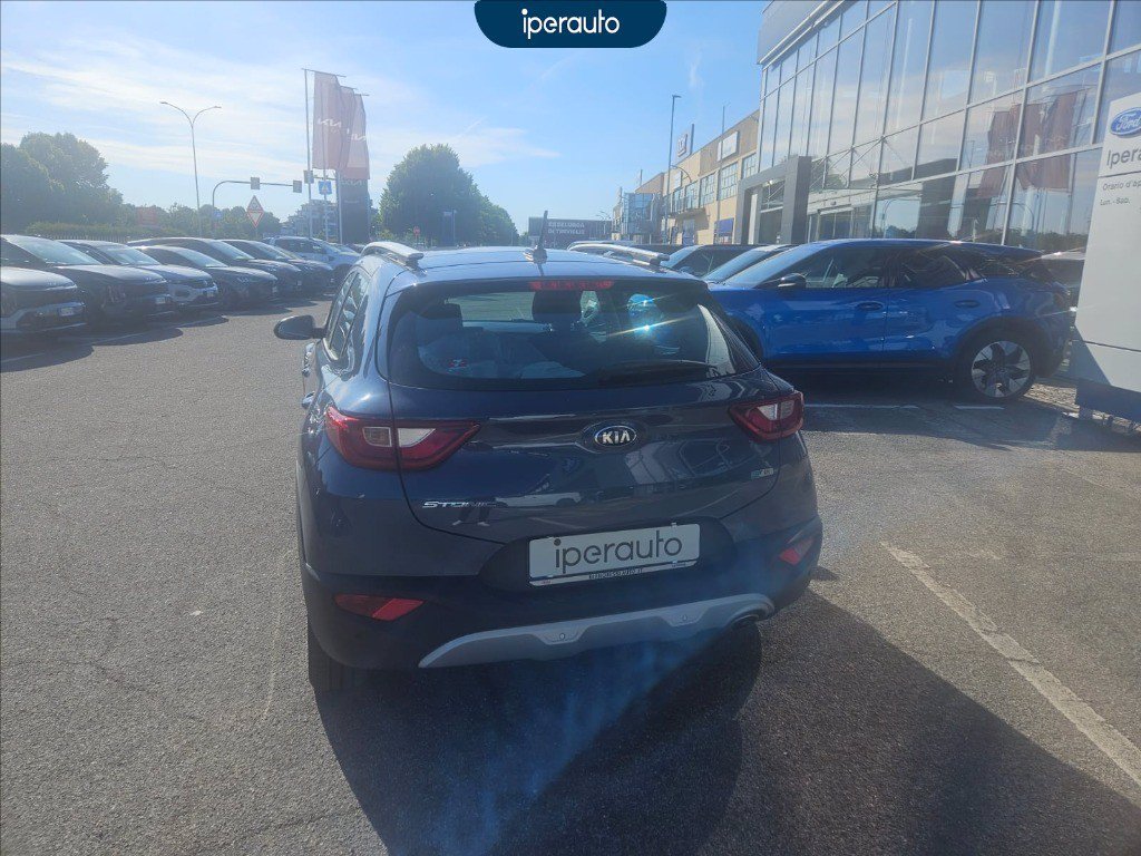 https://cdn-sm.caraffinity.it/images/vehicles/4736975/6/large