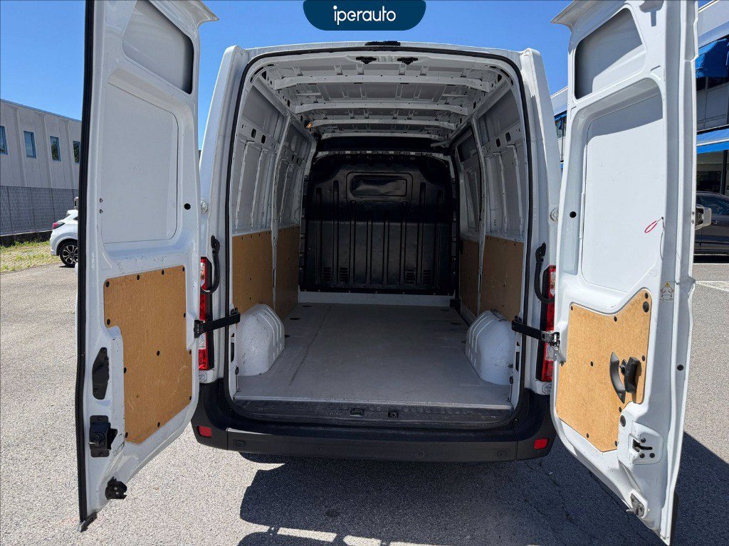 https://cdn-sm.caraffinity.it/images/vehicles/4738056/8/large