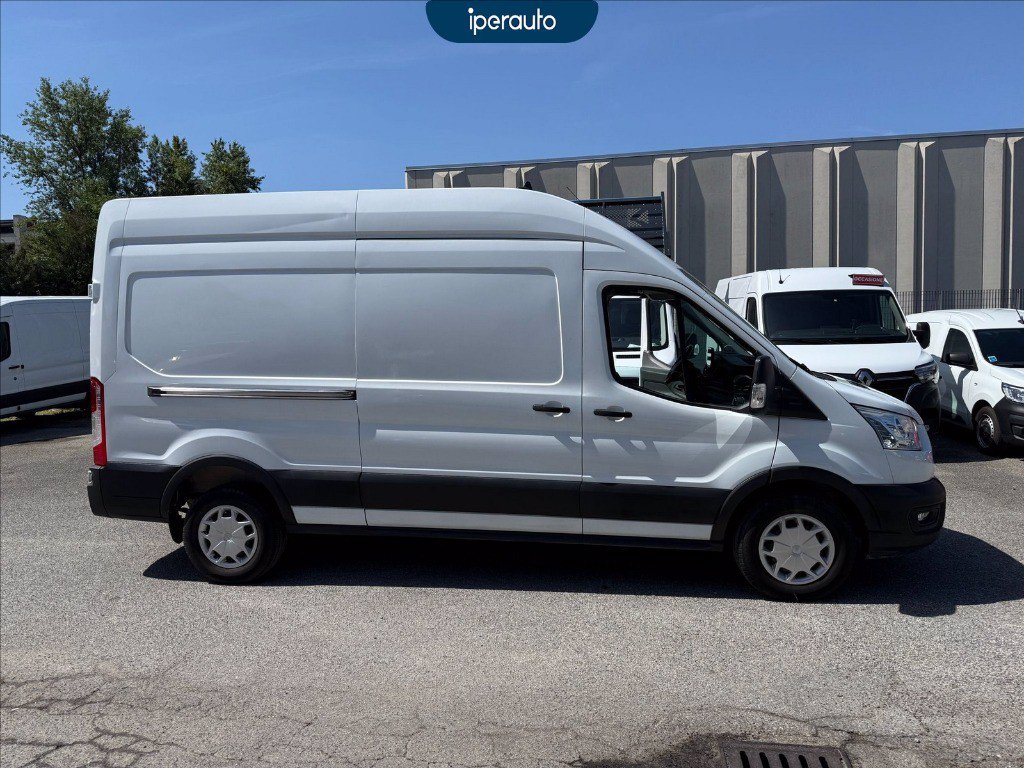 https://cdn-sm.caraffinity.it/images/vehicles/4738198/3/large