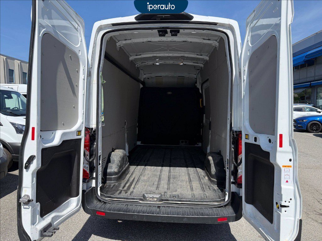 https://cdn-sm.caraffinity.it/images/vehicles/4738198/8/large