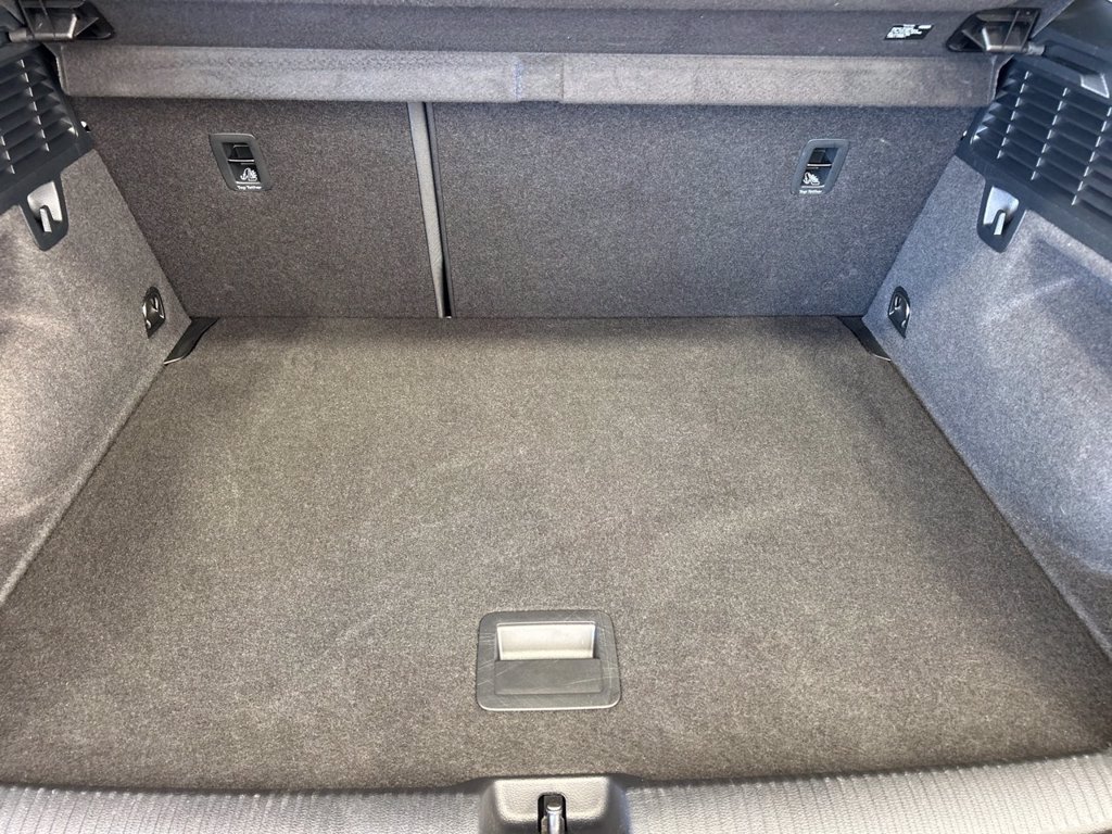 https://cdn-sm.caraffinity.it/images/vehicles/4738234/7/large