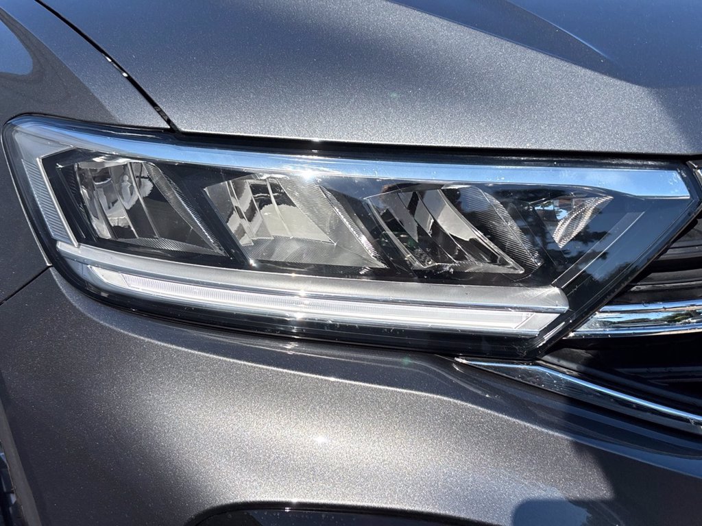 https://cdn-sm.caraffinity.it/images/vehicles/4738240/5/large