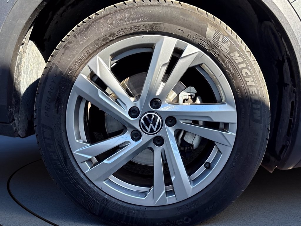 https://cdn-sm.caraffinity.it/images/vehicles/4738240/6/large