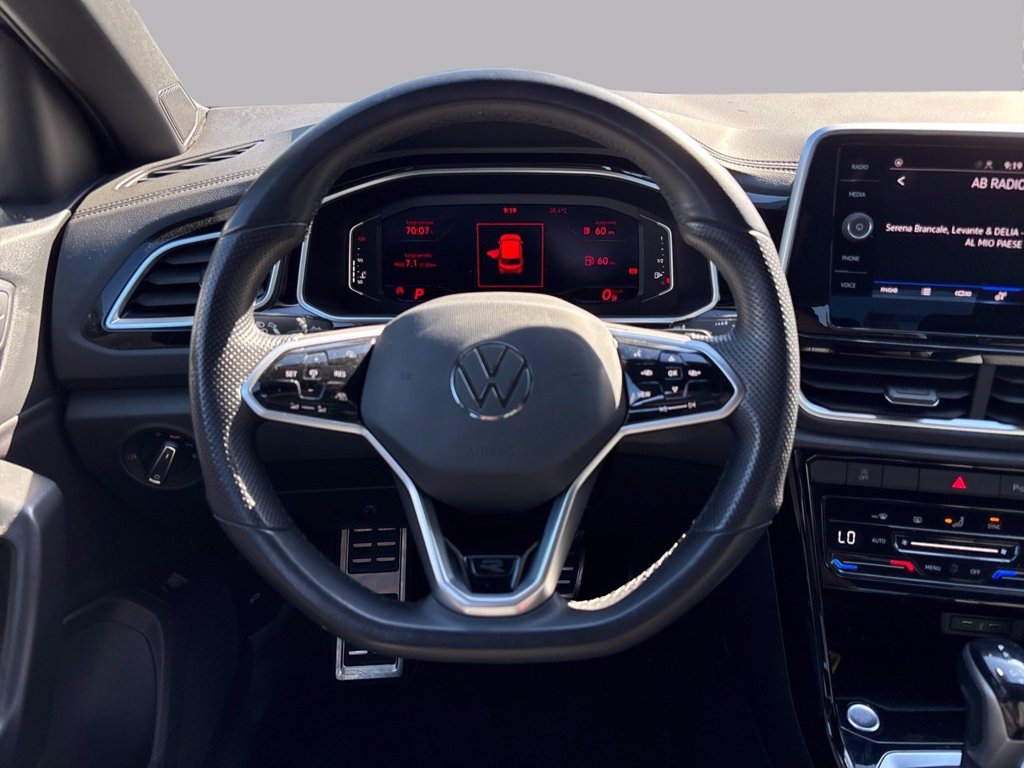 https://cdn-sm.caraffinity.it/images/vehicles/4738240/7/large