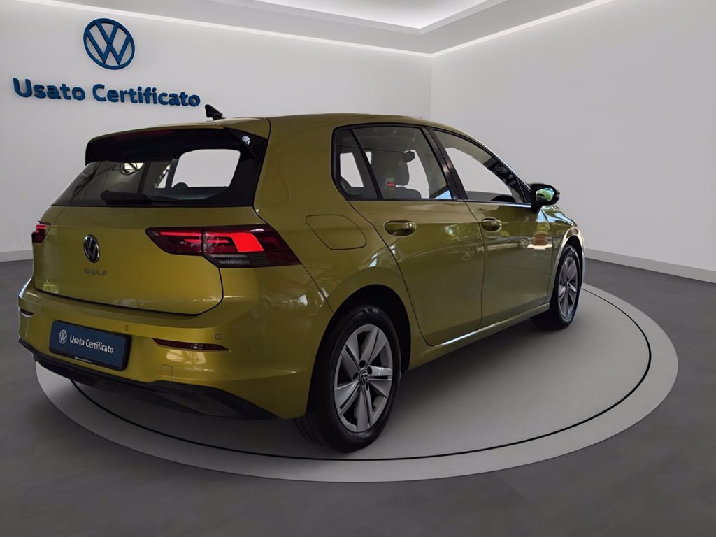 https://cdn-sm.caraffinity.it/images/vehicles/4738248/3/large