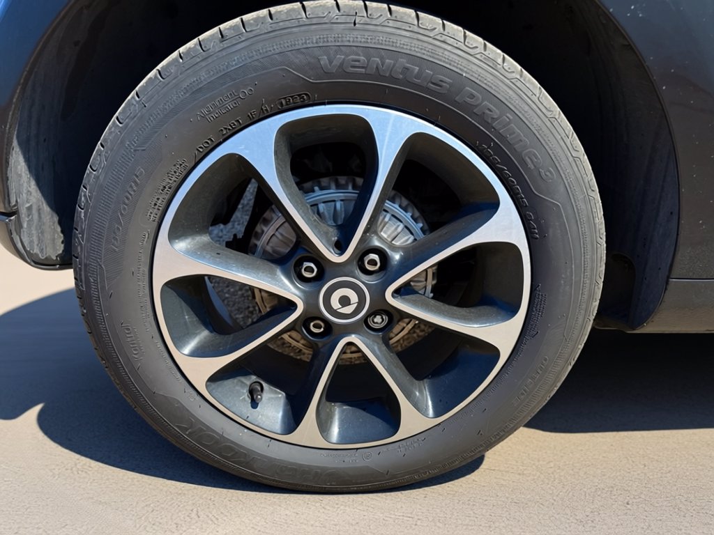 https://cdn-sm.caraffinity.it/images/vehicles/4738250/5/large