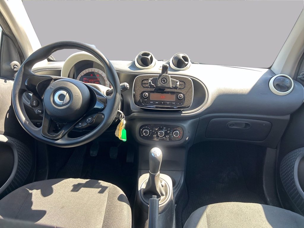 https://cdn-sm.caraffinity.it/images/vehicles/4738250/6/large