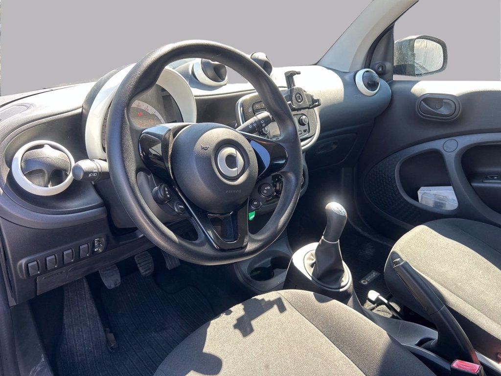https://cdn-sm.caraffinity.it/images/vehicles/4738250/8/large