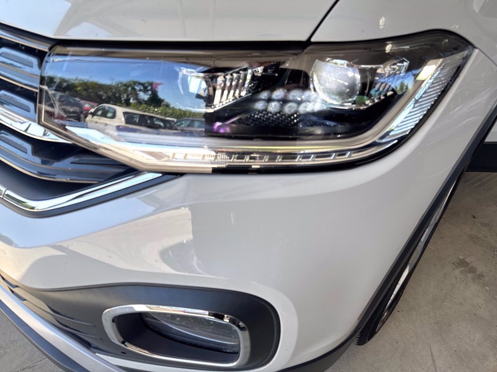 https://cdn-sm.caraffinity.it/images/vehicles/4738251/5/large