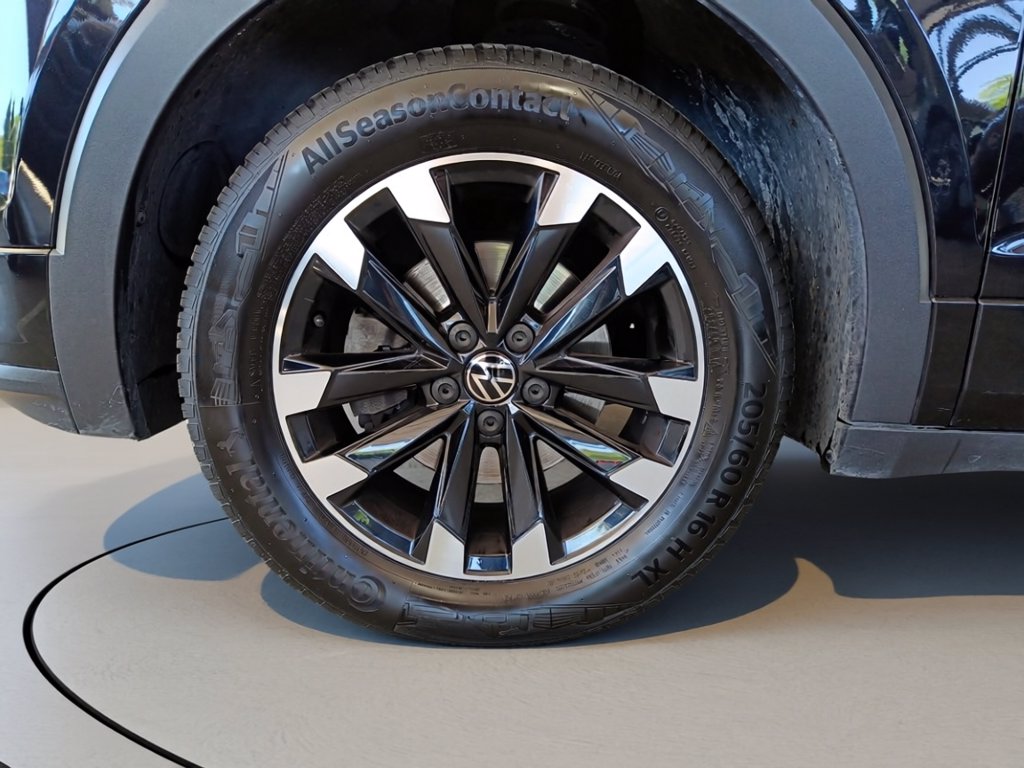https://cdn-sm.caraffinity.it/images/vehicles/4738252/6/large