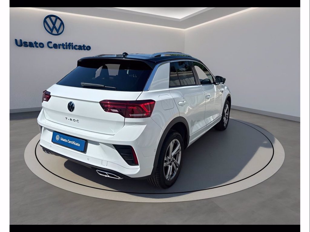 https://cdn-sm.caraffinity.it/images/vehicles/4738254/3/large
