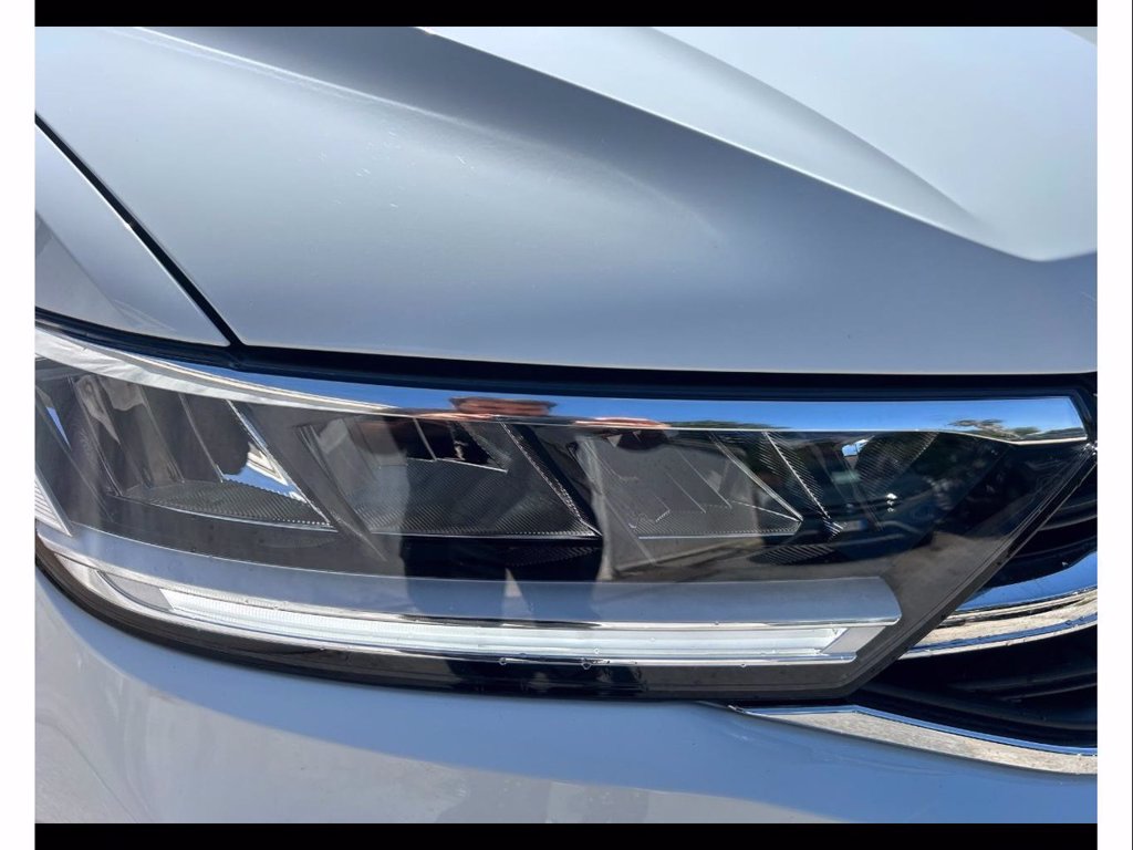 https://cdn-sm.caraffinity.it/images/vehicles/4738254/5/large