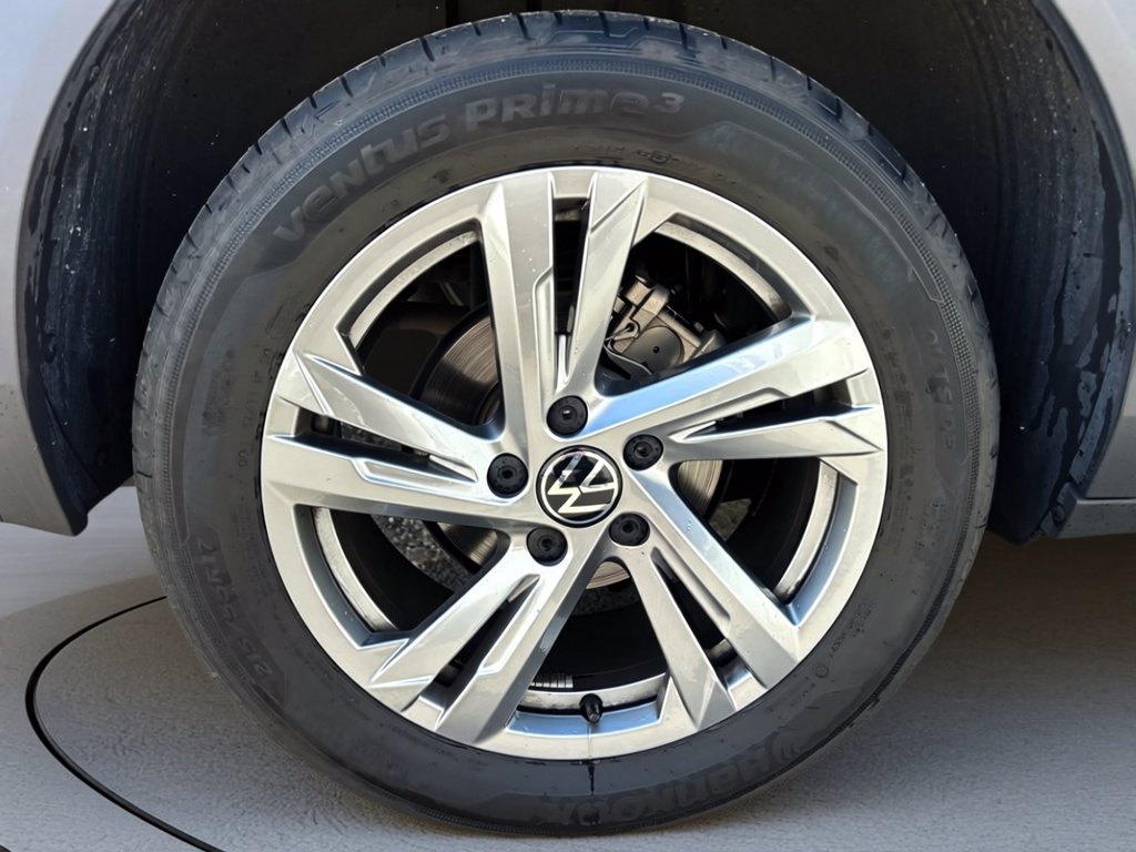 https://cdn-sm.caraffinity.it/images/vehicles/4738254/6/large