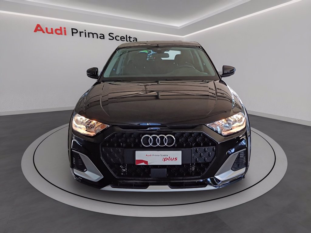 https://cdn-sm.caraffinity.it/images/vehicles/4739100/1/large