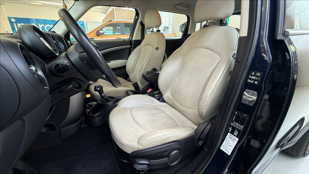 https://cdn-sm.caraffinity.it/images/vehicles/4739289/8/large