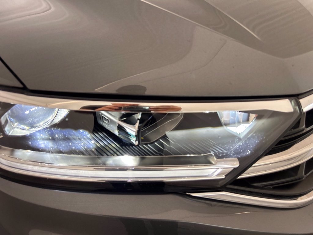 https://cdn-sm.caraffinity.it/images/vehicles/4740134/5/large