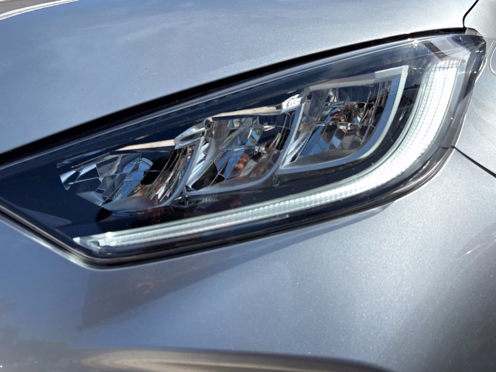 https://cdn-sm.caraffinity.it/images/vehicles/4740687/5/large