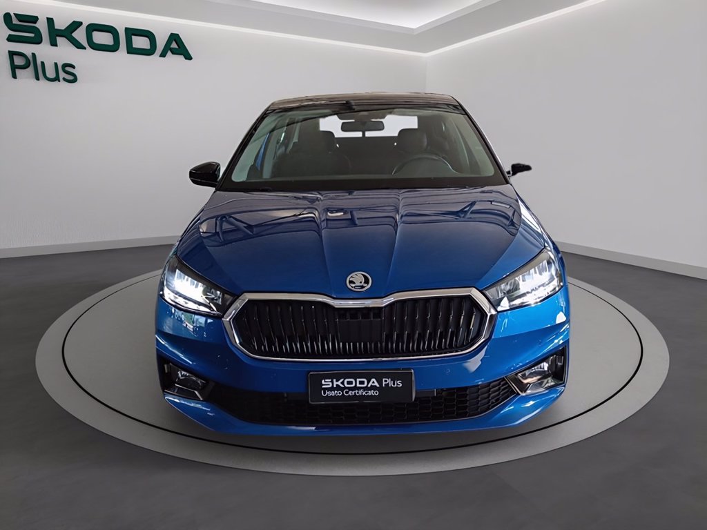 https://cdn-sm.caraffinity.it/images/vehicles/4741447/1/large