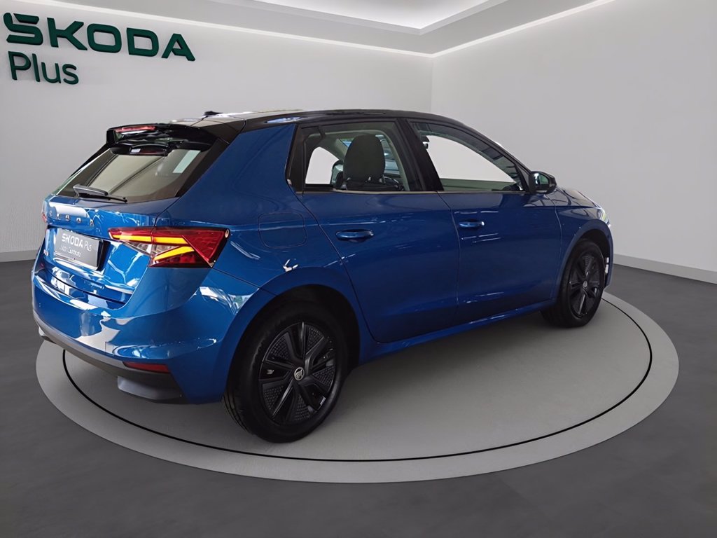 https://cdn-sm.caraffinity.it/images/vehicles/4741447/3/large