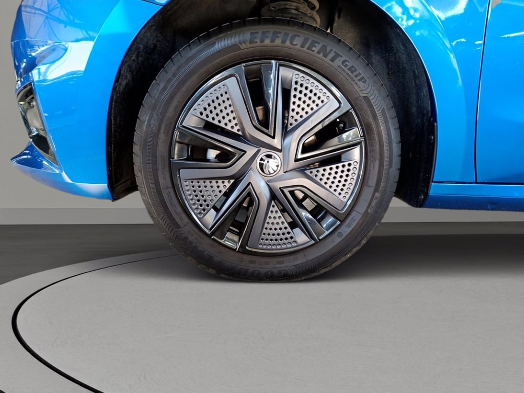 https://cdn-sm.caraffinity.it/images/vehicles/4741447/6/large