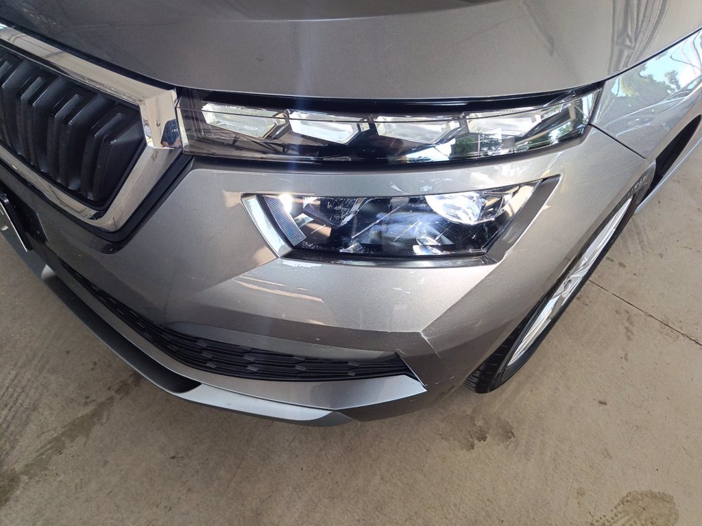 https://cdn-sm.caraffinity.it/images/vehicles/4741450/5/large