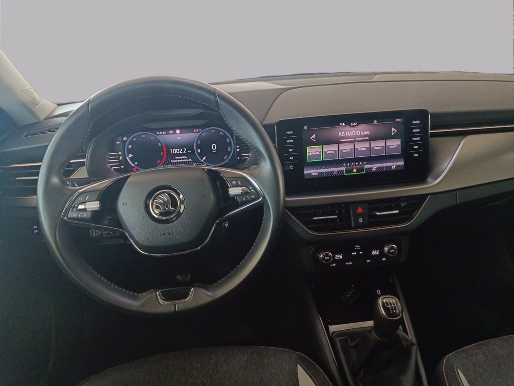 https://cdn-sm.caraffinity.it/images/vehicles/4741450/7/large