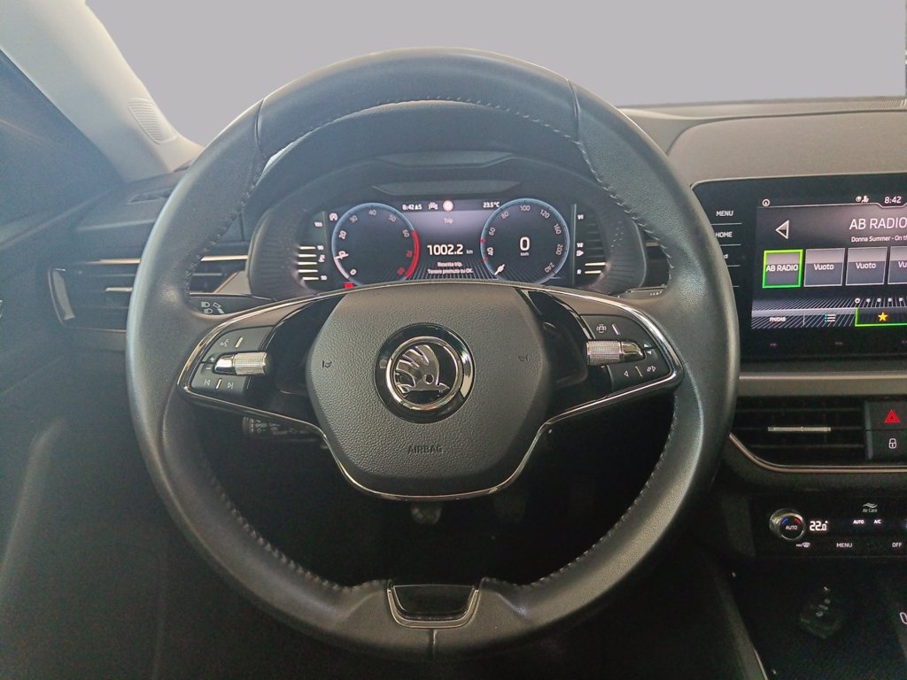https://cdn-sm.caraffinity.it/images/vehicles/4741450/8/large