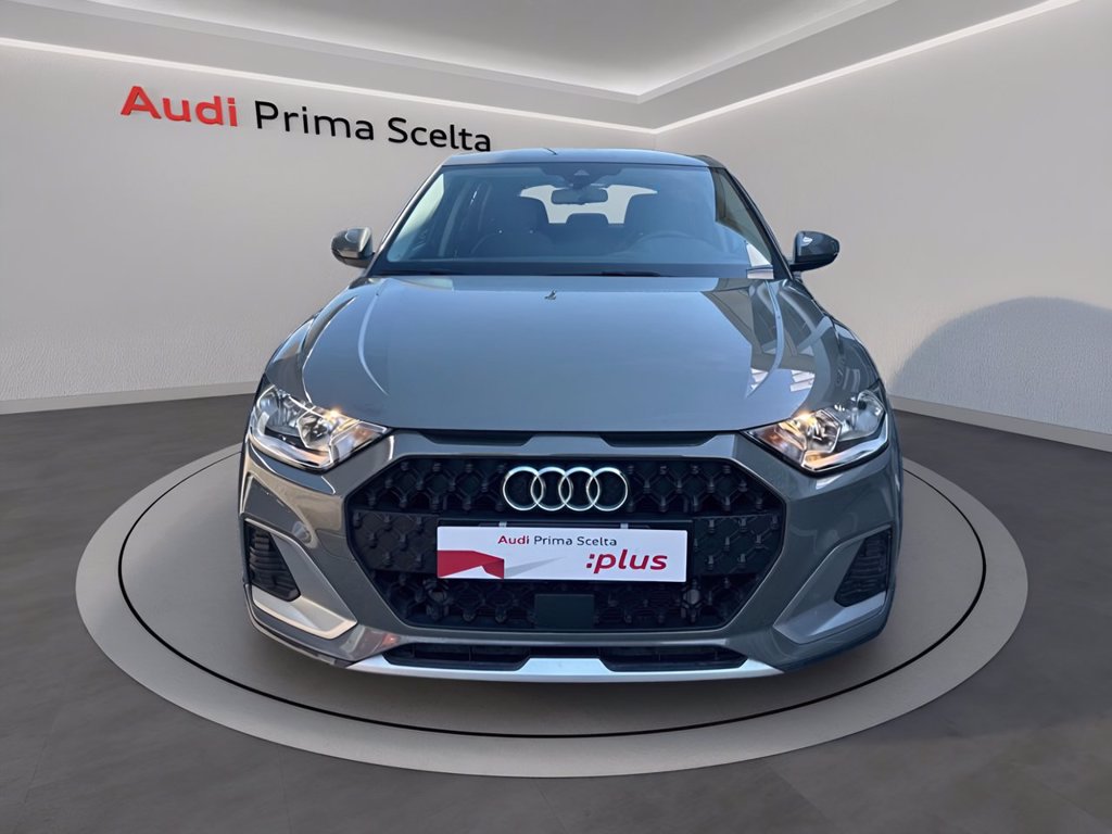 https://cdn-sm.caraffinity.it/images/vehicles/4741451/1/large
