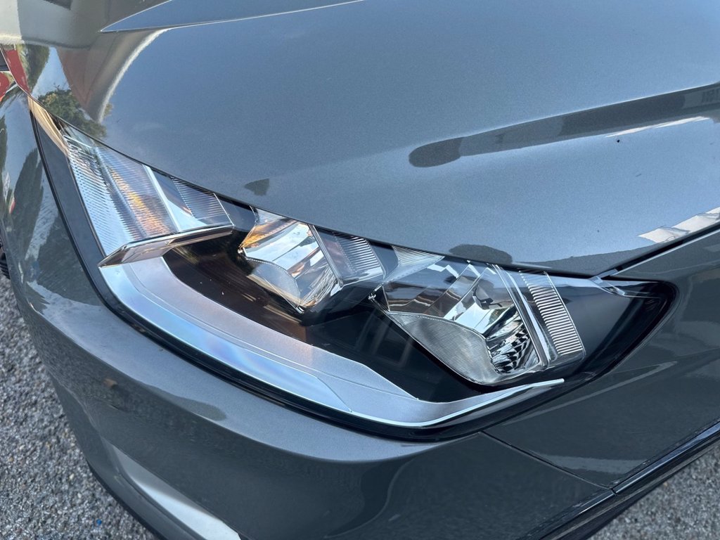 https://cdn-sm.caraffinity.it/images/vehicles/4741451/5/large