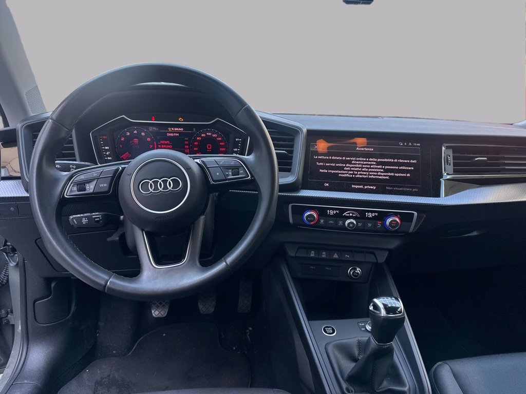 https://cdn-sm.caraffinity.it/images/vehicles/4741451/8/large