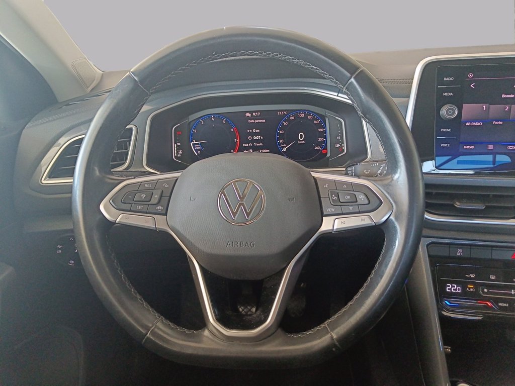 https://cdn-sm.caraffinity.it/images/vehicles/4741452/8/large