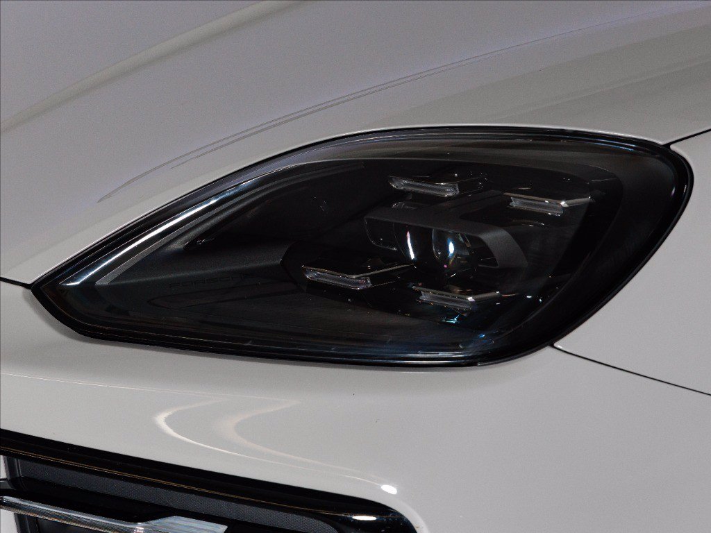 https://cdn-sm.caraffinity.it/images/vehicles/4741836/6/large