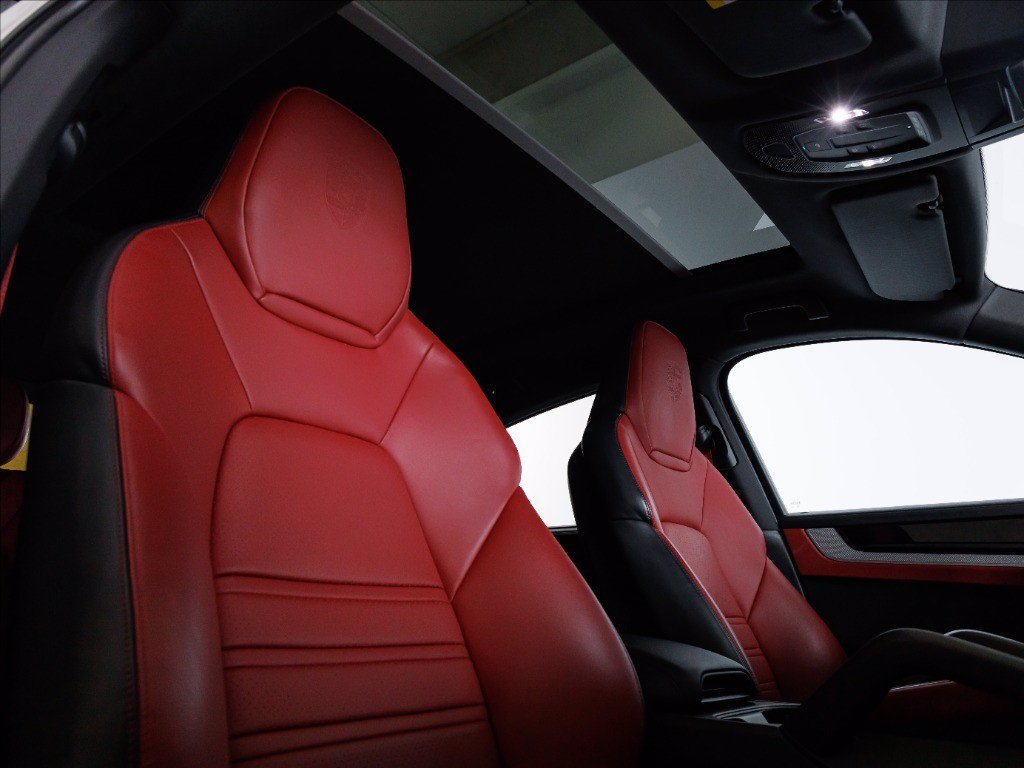 https://cdn-sm.caraffinity.it/images/vehicles/4741836/8/large
