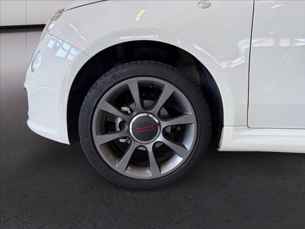 https://cdn-sm.caraffinity.it/images/vehicles/4741855/8/large
