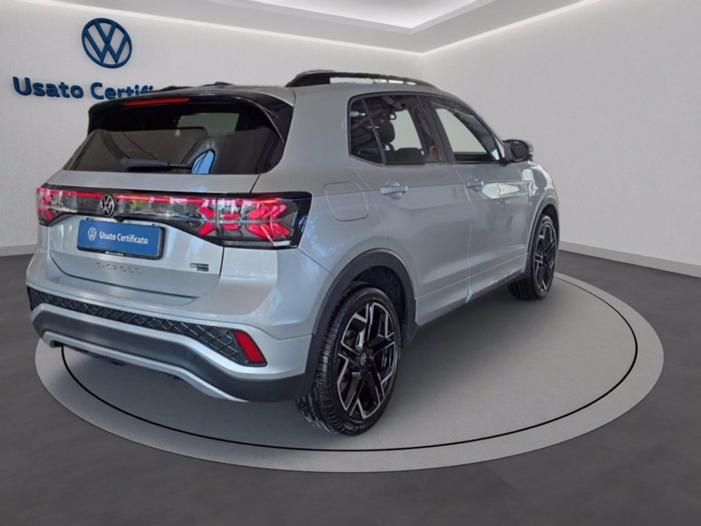 https://cdn-sm.caraffinity.it/images/vehicles/4742021/3/large