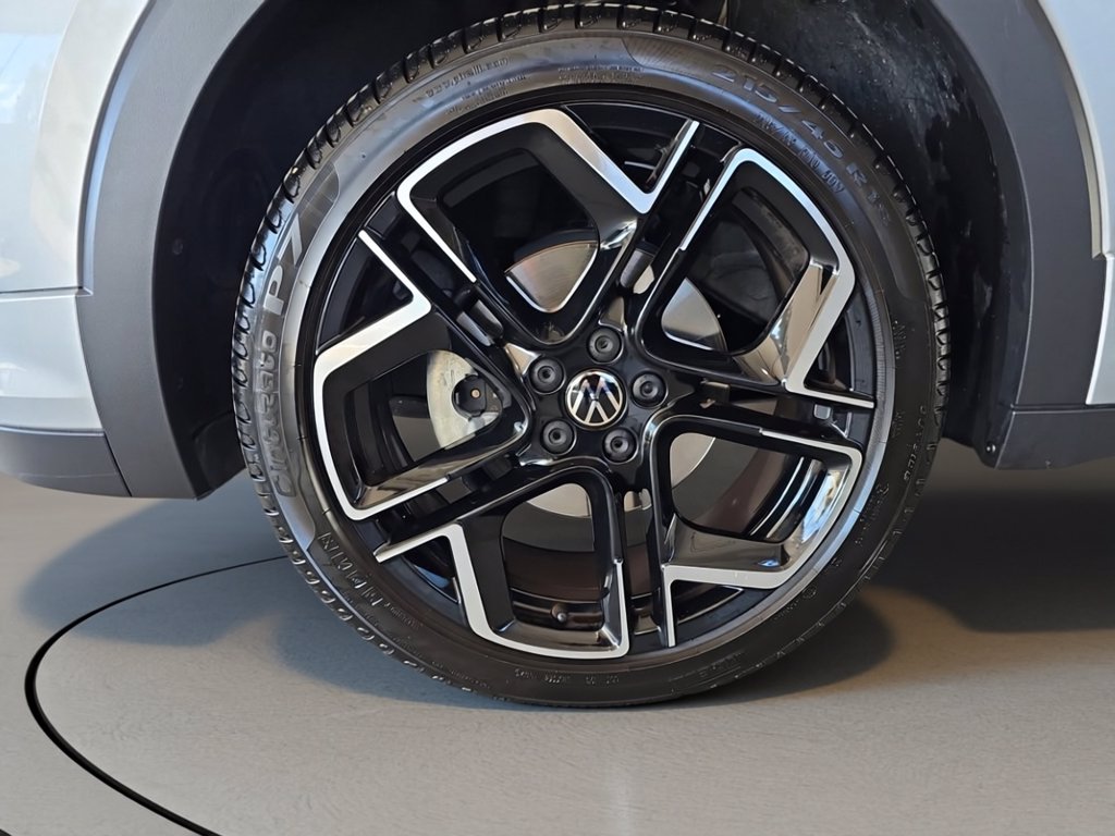 https://cdn-sm.caraffinity.it/images/vehicles/4742021/6/large