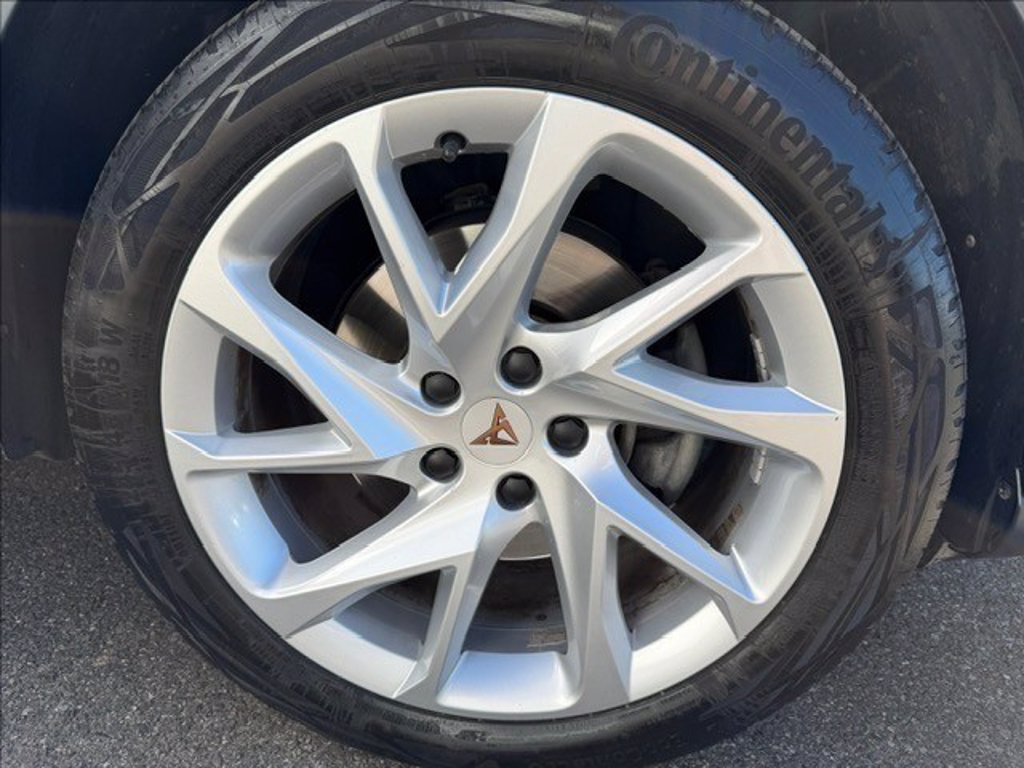 https://cdn-sm.caraffinity.it/images/vehicles/4742282/5/large