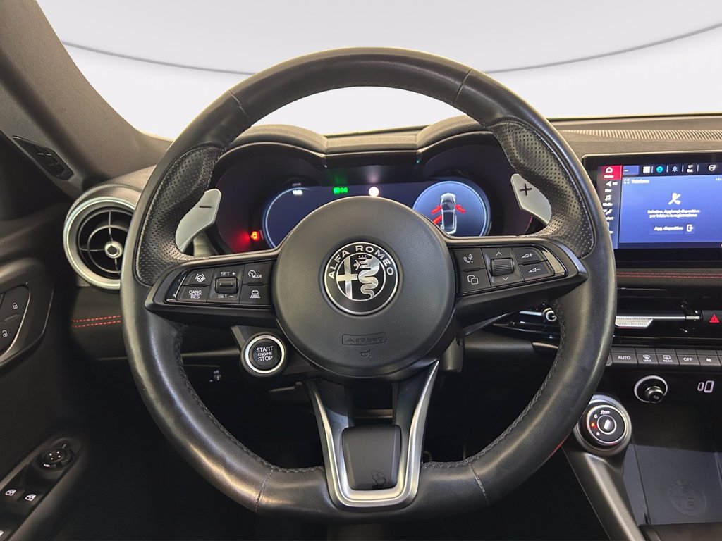 https://cdn-sm.caraffinity.it/images/vehicles/4742748/6/large