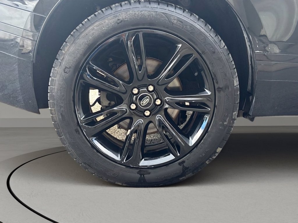 https://cdn-sm.caraffinity.it/images/vehicles/4742749/6/large