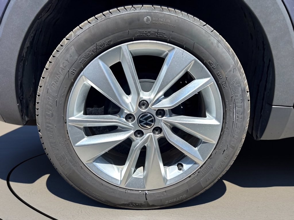 https://cdn-sm.caraffinity.it/images/vehicles/4742751/6/large