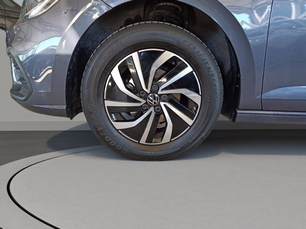 https://cdn-sm.caraffinity.it/images/vehicles/4742753/6/large