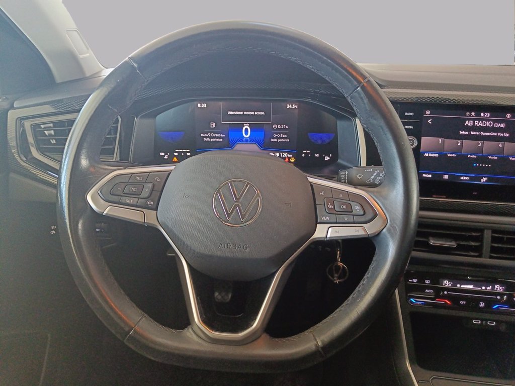 https://cdn-sm.caraffinity.it/images/vehicles/4742753/8/large
