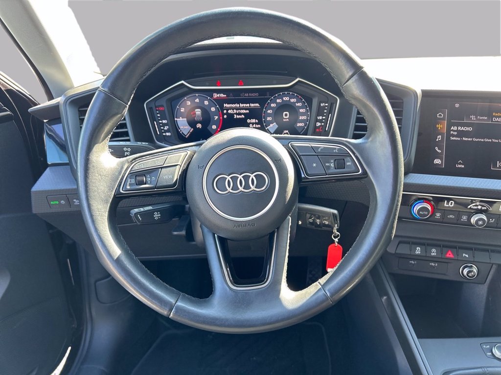 https://cdn-sm.caraffinity.it/images/vehicles/4742754/8/large