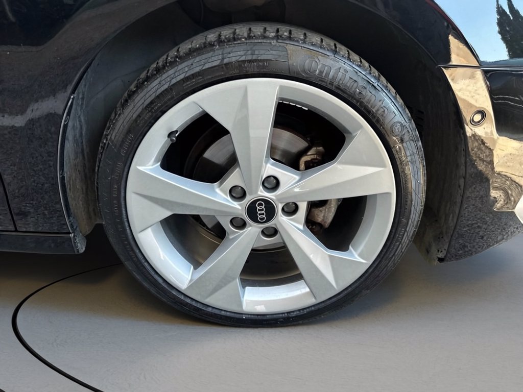 https://cdn-sm.caraffinity.it/images/vehicles/4742755/6/large