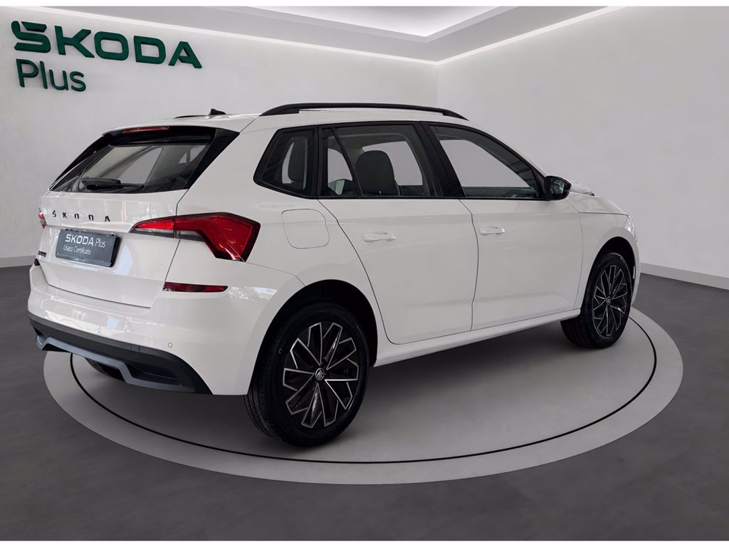 https://cdn-sm.caraffinity.it/images/vehicles/4743390/3/large