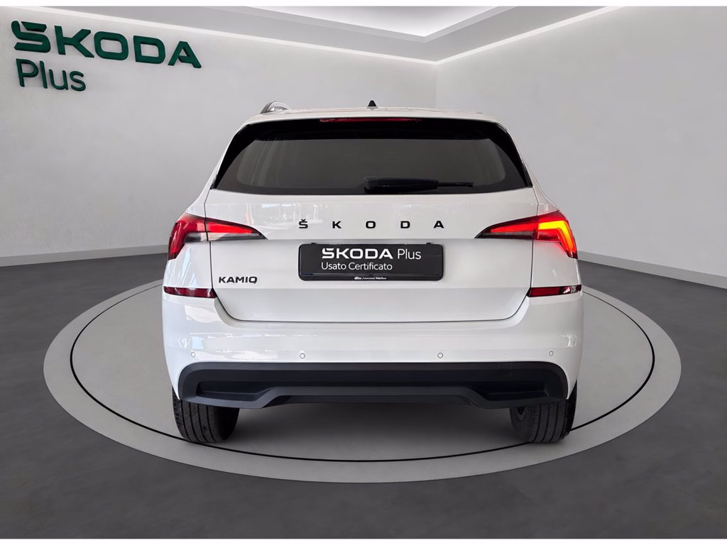 https://cdn-sm.caraffinity.it/images/vehicles/4743390/4/large