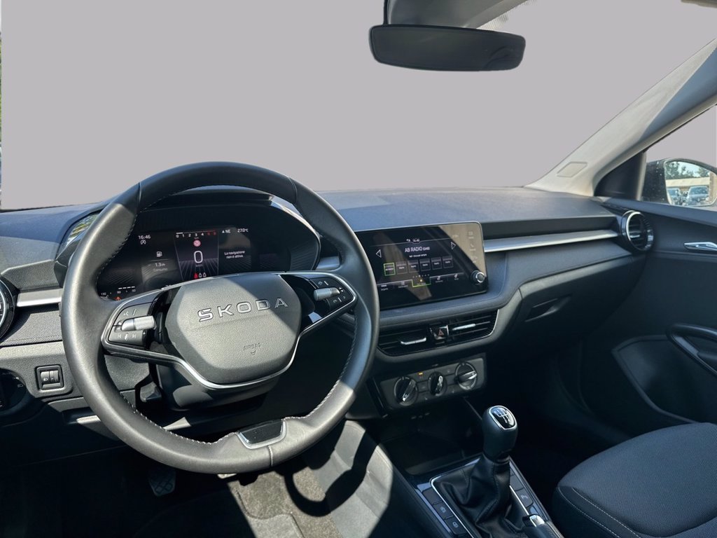 https://cdn-sm.caraffinity.it/images/vehicles/4743391/7/large