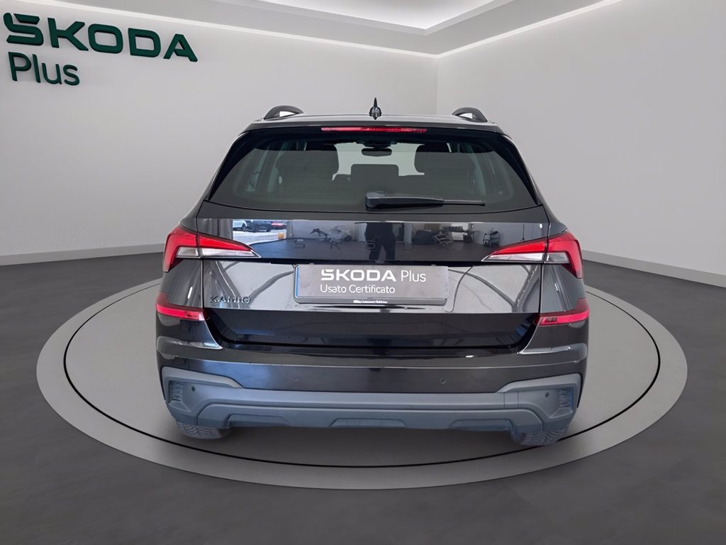 https://cdn-sm.caraffinity.it/images/vehicles/4743392/4/large