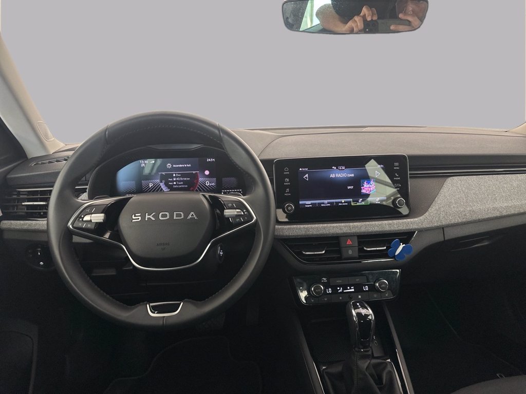 https://cdn-sm.caraffinity.it/images/vehicles/4743392/7/large